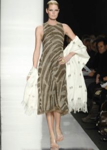 Robe mi-longue avec étole