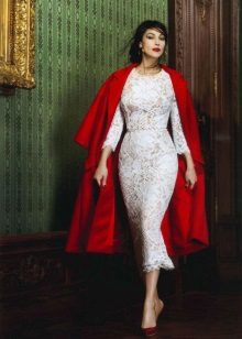 Manteau rouge à robe en dentelle midi