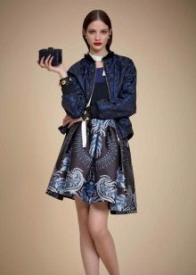 Veste à la robe bleue