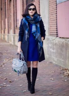 Manteau à robe bleue