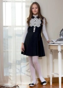 Chaussures pour la robe d'école pour les filles