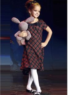 Robe d'école pour les filles en cage