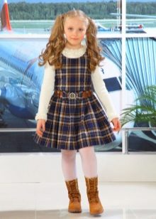 Robe d'école tricotée pour la fille