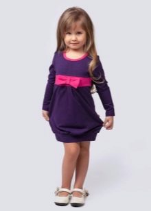 Robe tricotée pour les filles tous les jours avec des manches