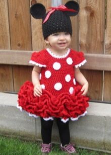 Robe en crochet pour les filles avec une jupe moelleuse