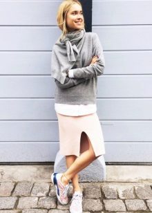Jupe crayon avec un pull