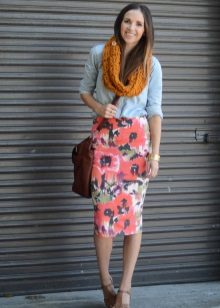 Jupe crayon avec foulard