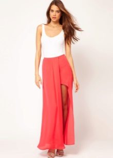 Jupe asymétrique avec top blanc