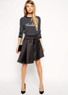 Jupe asymétrique en cuir