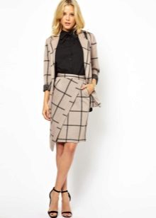 Jupe asymétrique à col roulé et veste de bureau