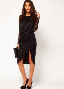 Jupe asymétrique et pochette noire