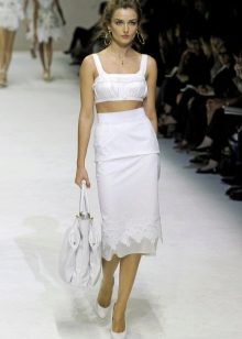 jupe crayon blanche avec top blanc