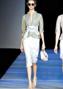 jupe crayon blanche avec une veste élégante