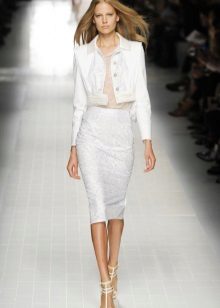 look business avec une jupe crayon blanche