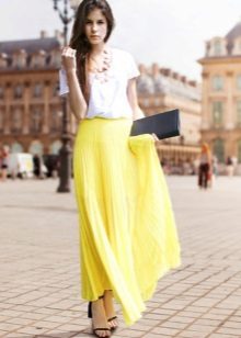 Jupe d'été jaune moitié jaune