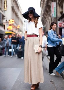 tenue élégante avec une jupe maxi