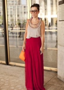 jupe longue rouge en look du soir