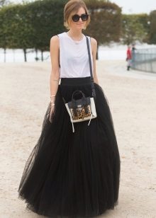 look du soir avec une jupe moelleuse noire