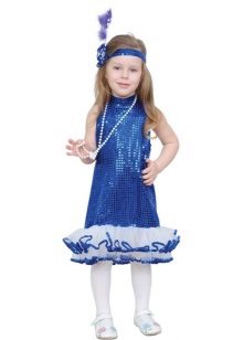 Coiffure de style rétro pour une robe de cocktail pour une fille