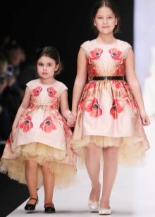 Robe de cocktail pour les filles courte devant longue dos