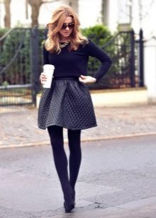 Jupe conique pour les filles aux jambes minces