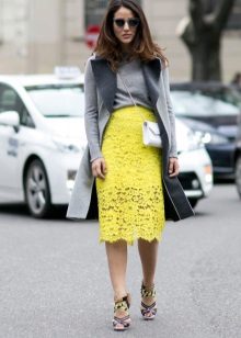 jupe crayon en dentelle jaune