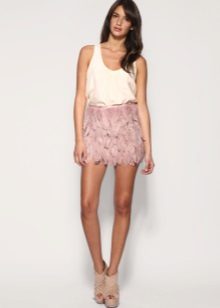 Mini jupe avec plumes