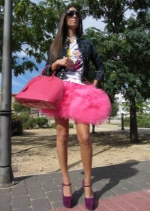 Jupe courte rose superposée