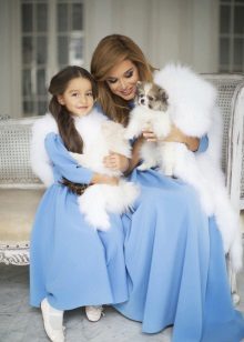Robe de Noël bleue pour les filles et les mères