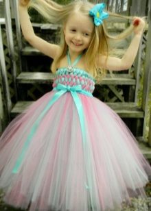 A ruhák díszítése a zsírból a szalagok átlapolásával