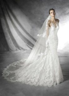 robe de mariée en taffetas épaules ouvertes
