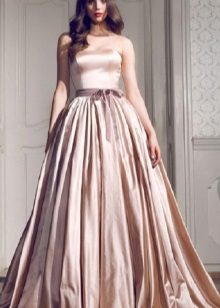 robe en taffetas beige moelleux