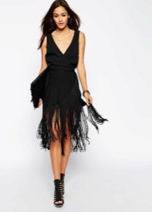 Robe noire avec frange