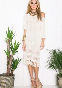 Robe blanche à franges