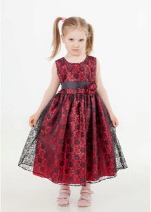 Robe élégante pour une fille de 5 ans dans un style rétro