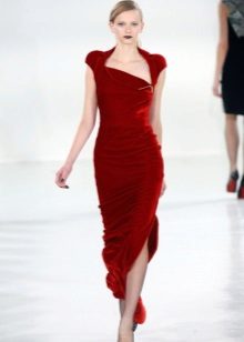 Robe en velours écarlate