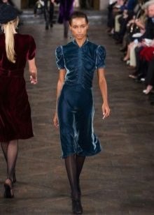 Robe en velours à manches bouffantes
