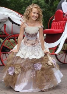 Smart magnifique robe pour la fille dans un sol