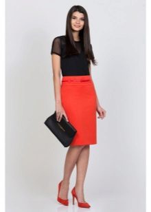 jupe crayon corail de longueur moyenne