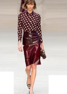 jupe midi en faux cuir