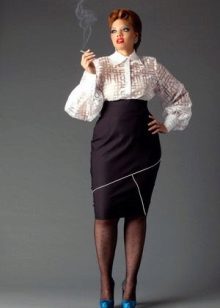 Jupe crayon taille haute pour une fille pleine