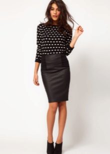 Jupe fendue et pull