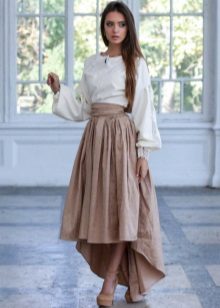 Jupe avec train et chemise blanche