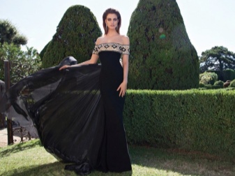 Robe de soirée de Tarik Ediz à manches courtes