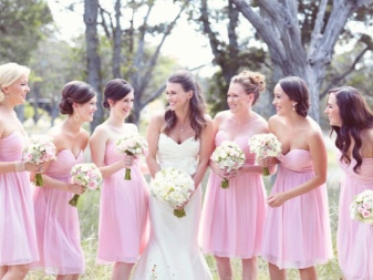 Robes roses pour demoiselles d'honneur