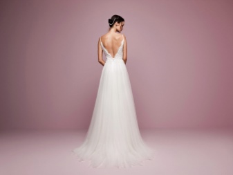 Robe de mariée avec col en V dans le dos
