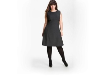 Robe noire A-line pour une totale