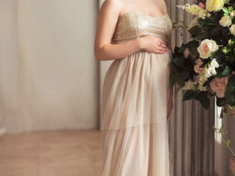 Robe beige pour femme enceinte à louer pour une séance photo