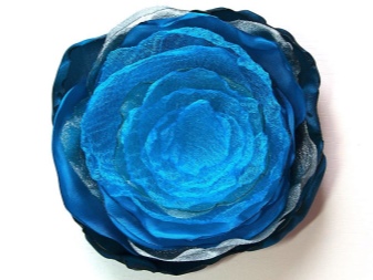 Formação de flor de organza