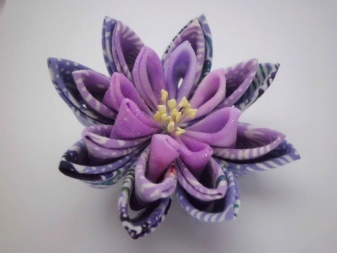 Um exemplo de uma flor de lótus fitas Kazan